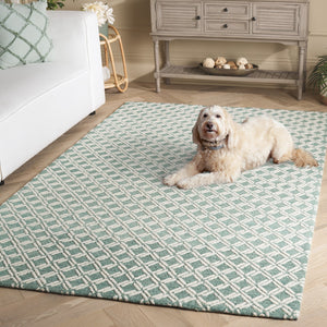 Safavieh Genre Hand-tufted Runner Rug With Geometric Design - Luxurious Wool And Cotton For Timeless Elegance Green ,Ivory 80% Wool & 20% Cotton Gre350y-5