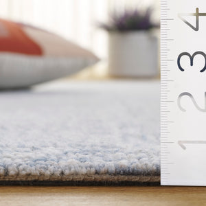 Safavieh Genre Handwoven Ivory Runner Rug - Luxurious 2x8' Design To Elevate Your Home Decor With Elegance Light Blue ,Beige 80% Wool 20% Cotton Gre451l-5