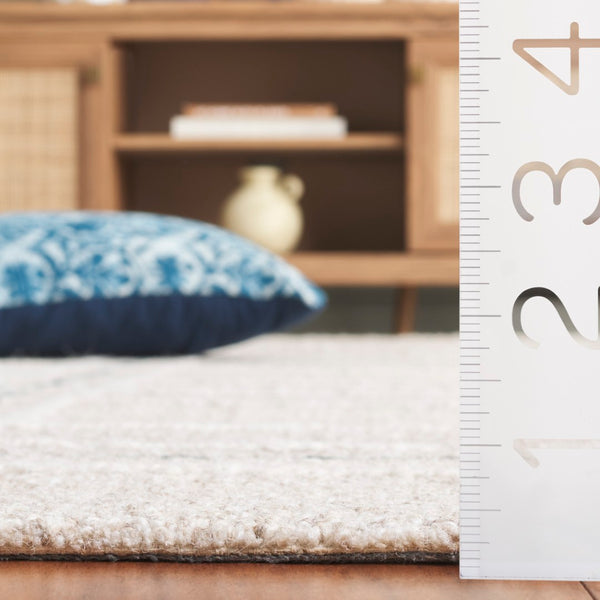 Safavieh Genre Elegant Hand-tufted Runner Rug - Warm And Sophisticated Design For Modern Home Decor Beige ,Blue 80% Wool,20% Cotton Gre503m-6r