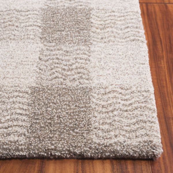 Safavieh Genre Hand-tufted Runner Rug In Elegant Grey And Ivory – Luxurious Comfort For Modern Spaces Grey ,Ivory 80% Wool,18% Cotton,2% Man Made Fiber Gre801f-5