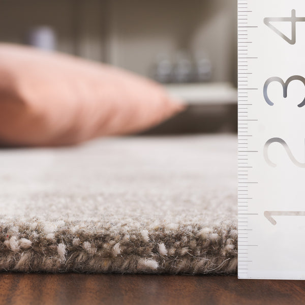 Safavieh Genre Hand-tufted Runner Rug In Elegant Grey And Ivory – Luxurious Comfort For Modern Spaces Grey ,Ivory 80% Wool,18% Cotton,2% Man Made Fiber Gre801f-5