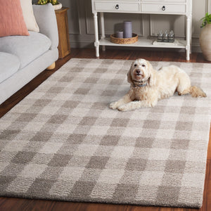 Safavieh Genre Hand-tufted Area Rug In Grey And Ivory – Luxurious Comfort With Timeless Checkered Design Grey ,Ivory 80% Wool,18% Cotton,2% Man Made Fiber Gre801f-4