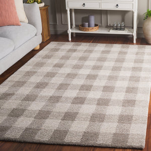 Safavieh Genre Hand-tufted Runner Rug In Elegant Grey And Ivory – Luxurious Comfort For Modern Spaces Grey ,Ivory 80% Wool,18% Cotton,2% Man Made Fiber Gre801f-5