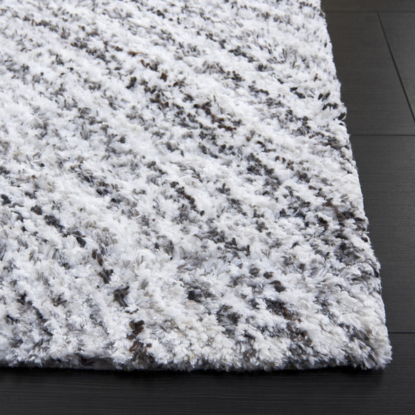 Safavieh Glory Handwoven Runner Area Rug - Elegant Luxury For Your Home Décor With Plush Comfort And Style Ivory ,Grey 55% Polyester & 45% Micro Polyester Grs102f-5