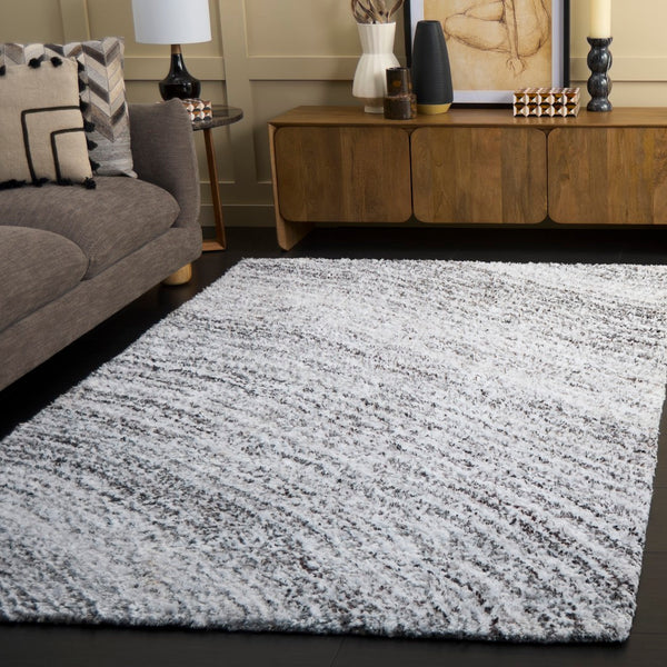 Safavieh Glory Handwoven Area Rug - Artisan Crafted, Durable Comfort For Timeless Home Elegance And Style Ivory ,Grey 55% Polyester & 45% Micro Polyester Grs102f-6