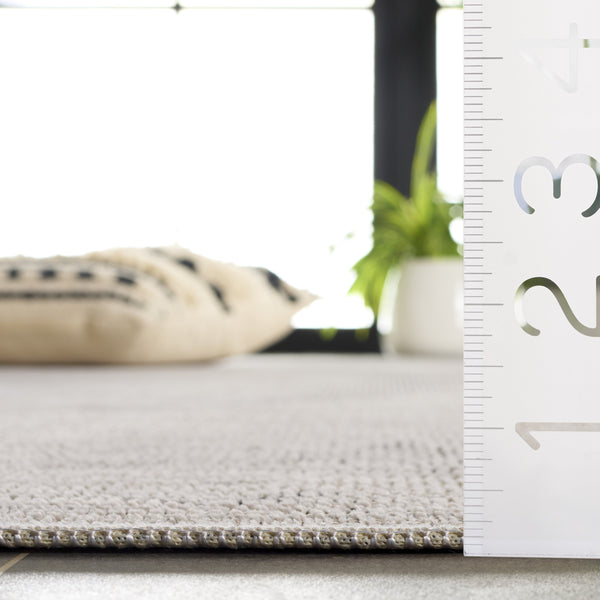 Safavieh Hammock Elegant Transitional Area Rug - Timeless Chenille Polyester Design For Any Room Decor Ivory ,Grey Chenille Polyester Hak304a-5