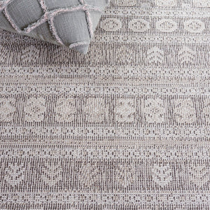 Safavieh Hammock Elegant Area Rug In Ivory And Grey - Soft Chenille Polyester For Effortless Style And Comfort Ivory ,Grey Chenille Polyester Hak306a-6