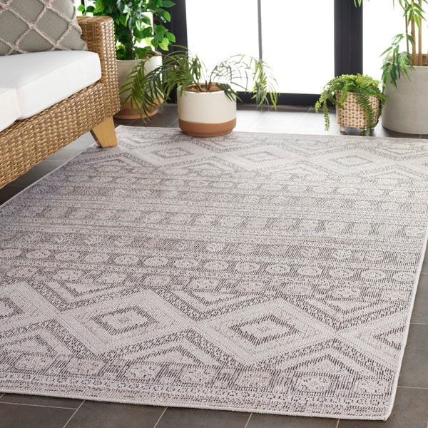 Safavieh Hammock Elegant Area Rug In Ivory And Grey - Soft Chenille Polyester For Effortless Style And Comfort Ivory ,Grey Chenille Polyester Hak306a-6