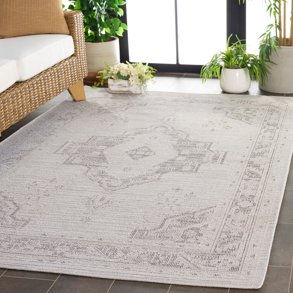 Safavieh Hammock Traditional Area Rug In Elegant Ivory And Grey - Timeless Style For Modern Living Spaces Ivory ,Grey Chenille Polyester Hak308a-8