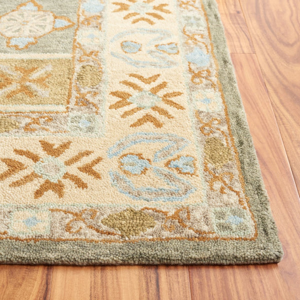 Safavieh Heritage 226 Hand Tufted  Rug Ivory / Light Blue 5' x 8'