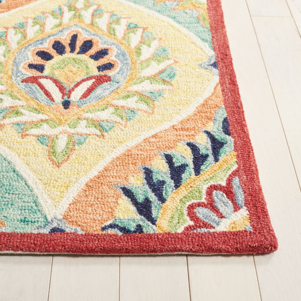Safavieh Heritage 358 Tufted Traditional Rug Green / Rust 5' x 8'