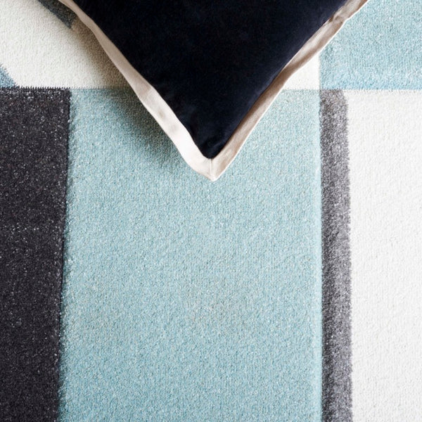 Safavieh Hollywood Geometric Polypropylene Area Rug Ivory Aqua Tones for Modern Living Spaces HLW709C-4