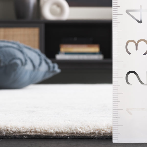 Safavieh Harvest Luxurious Hand-tufted Runner Rug - Plush Comfort, Durable Wool-cotton Blend For Stylish Spaces Silver ,Ivory Wool & Cotton Hvt101g-5