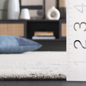 Safavieh Harvest Hand-tufted Wool & Cotton Runner Rug - Elegant Design For Timeless Home Decor & Comfort Silver ,Ivory Wool & Cotton Hvt105g-5