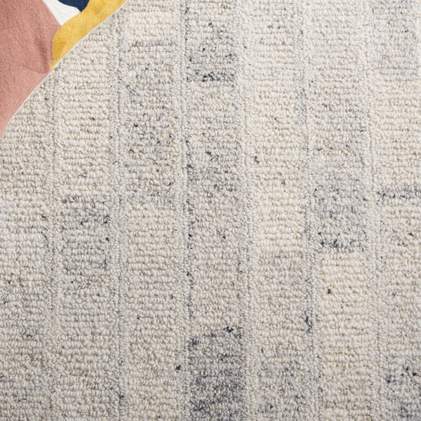 Safavieh Harvest Luxurious Hand-tufted Wool Runner Rug - Elegant Modern Design For Hallways And Living Spaces Light Grey Wool Pile Hvt108g-5