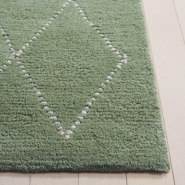 Safavieh Harvest Hand-tufted Wool Cotton Blend Area Rug - Elegant Diamond Pattern For Cozy Home Décor Sage ,Ivory 80% Wool & 20% Cotton Hvt201w-8