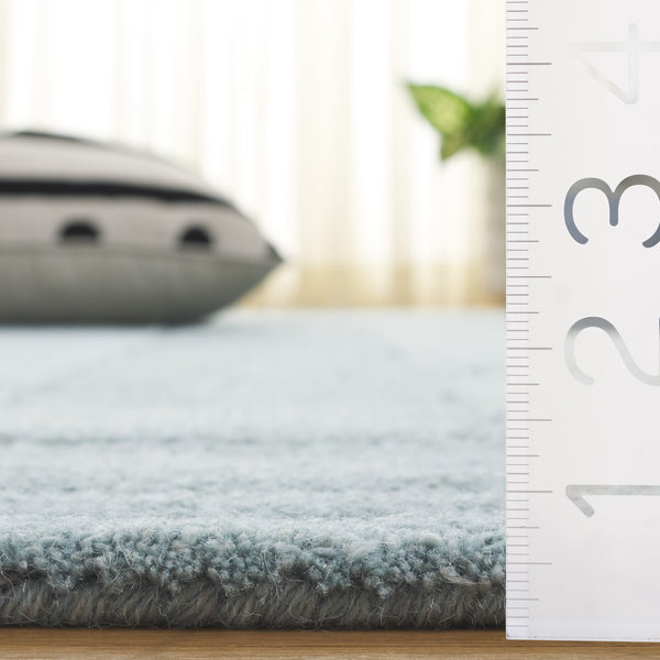 Safavieh Harvest Hand-Tufted Round Denim Blue Rug — Wool-Cotton Blend, Low 3/8" Pile, Modern Minimalist Appeal 6'-0" x 6'-0" HVT402L-6R
