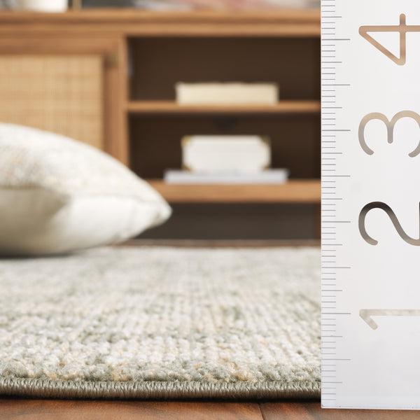 Safavieh Hazel Elegant Runner Area Rug - Luxurious Transitional Design For Hallways, Entryways, And More Green ,Beige 50% Polyester,50% Polypropylene Hzl506y-5