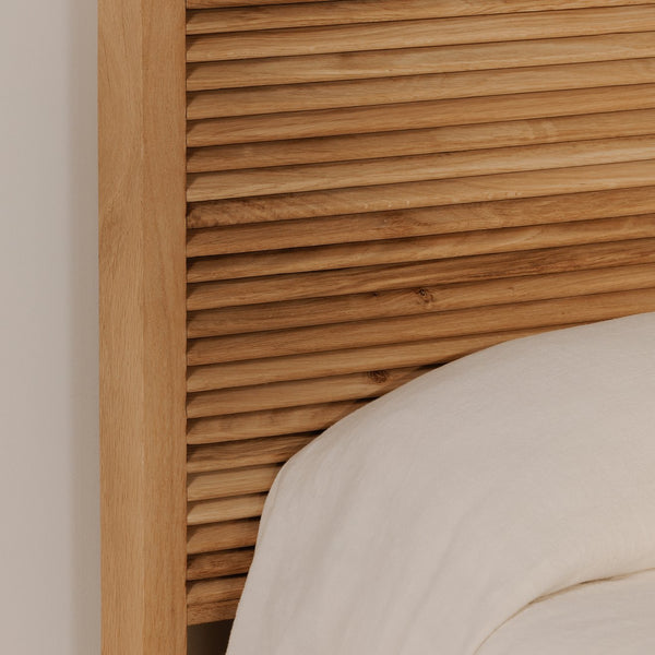 Moe's Home Teeda Bed: Exquisite Solid Oak Design With Shutter-like Headboard For A Tropical Inspired Retreat Natural Solid Oak,Acacia Wood Slats & Center Support Jd-1078-24-0