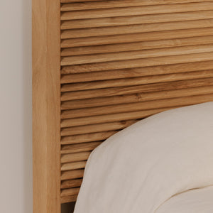 Moe's Home Teeda Bed: Exquisite Solid Oak Design With Shutter-like Headboard For A Tropical Inspired Retreat Natural Solid Oak,Acacia Wood Slats & Center Support Jd-1079-24-0