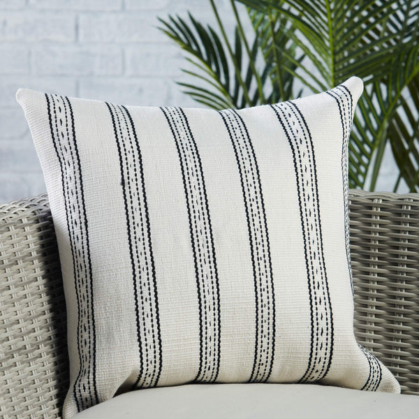 Jaipur Living Jaipur Living Striped Pet Yarn Pillow Cover for Indoor Outdoor Farmhouse Decor PLC102430