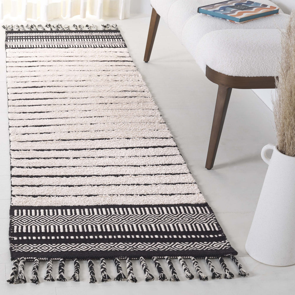 Safavieh Kilim Hand-woven Cotton Runner Rug – Bohemian Style In Ivory And Black For Artistic Home Decor Ivory ,Black Cotton Pile Klc401a-28