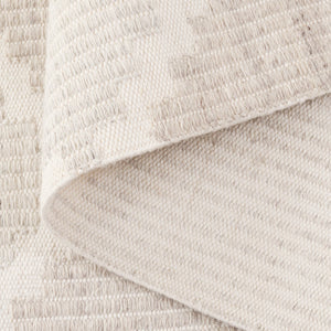 Safavieh Kilim Handwoven Area Rug With Chic Geometric Pattern - Eco-friendly, Durable, And Stylish Décor Piece Light Grey ,Beige Pet Klm439f-3