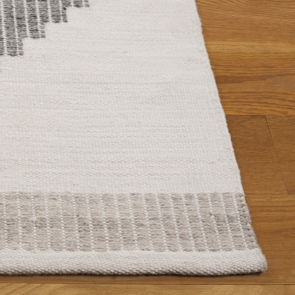 Safavieh Kilim Handwoven Runner Rug - Modern Geometric Design In Elegant Grey And Ivory For High Traffic Areas Light Grey ,Ivory Pet Klm440f-5