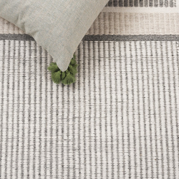 Safavieh Kilim Handwoven Area Rug - Contemporary Geometric Design In Light Grey And Ivory For Elegant Spaces Light Grey ,Ivory Pet Klm440f-4