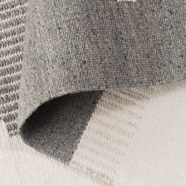 Safavieh Kilim Handwoven Runner Rug - Modern Geometric Design In Elegant Grey And Ivory For High Traffic Areas Light Grey ,Ivory Pet Klm440f-5