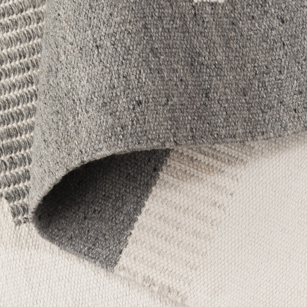 Safavieh Kilim Handwoven Area Rug - Contemporary Geometric Design In Light Grey And Ivory For Elegant Spaces Light Grey ,Ivory Pet Klm440f-4