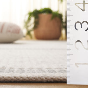 Safavieh Kilim Handwoven Runner Rug - Modern Geometric Design In Elegant Grey And Ivory For High Traffic Areas Dark Grey ,Ivory Pet Klm440g-5