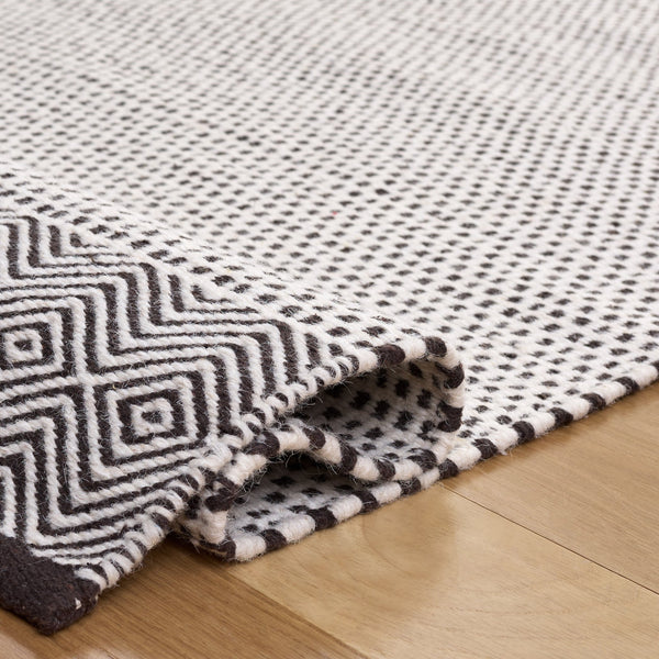 Safavieh Kilim Hand‑Woven Brown Ivory Geometric Rug – 60% Cotton 40% Wool, Low‑Profile Comfort For Modern Homes 5'-0" x 8'-0" KLM855T-5