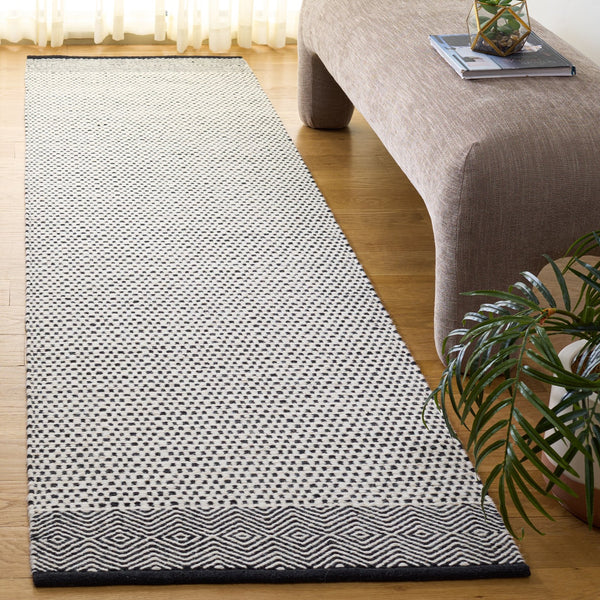 Safavieh Kilim Handwoven Black And Ivory Geometric Rug – 60% Cotton 40% Wool Low-Profile Kilim For Modern Homes 6'-0" x 9'-0" KLM855Z-6