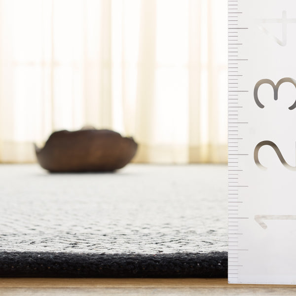 Safavieh Kilim Hand-Woven Black And Ivory Geometric Rug—Minimalist Scandinavian Accent, Durable Cotton-Wool Blend 3'-0" x 5'-0" KLM855Z-3