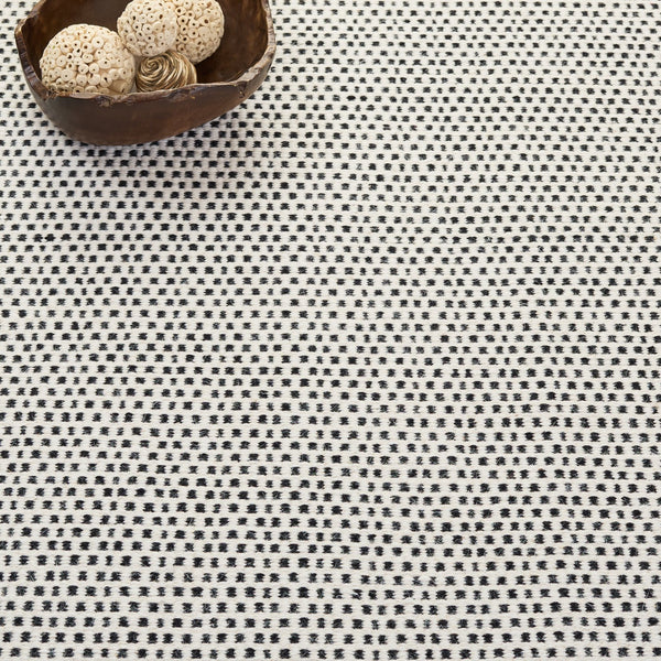 Safavieh Kilim Hand-Woven Black And Ivory Geometric Rug—Minimalist Scandinavian Accent, Durable Cotton-Wool Blend 3'-0" x 5'-0" KLM855Z-3
