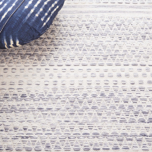 Safavieh Kilim 954 Hand Woven Solid & Tonal Rug Ivory / Dark Grey 5' x 8'