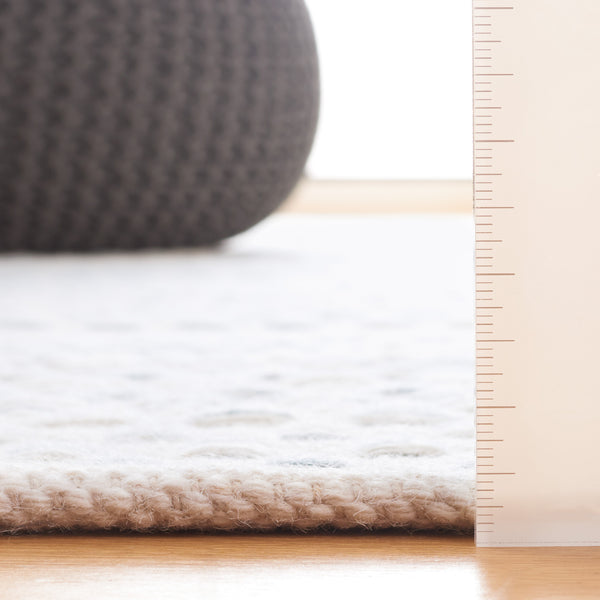 Safavieh Kilim 954 Hand Woven Solid & Tonal Rug Ivory / Light Blue 5' x 8'