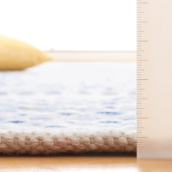 Safavieh Kilim 954 Hand Woven Solid & Tonal Rug Ivory / Blue 5' x 8'