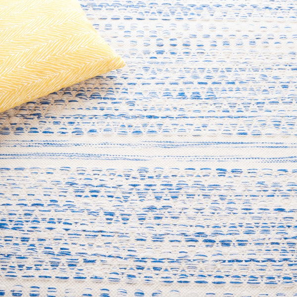 Safavieh Kilim 954 Hand Woven Solid & Tonal Rug Ivory / Blue 5' x 8'