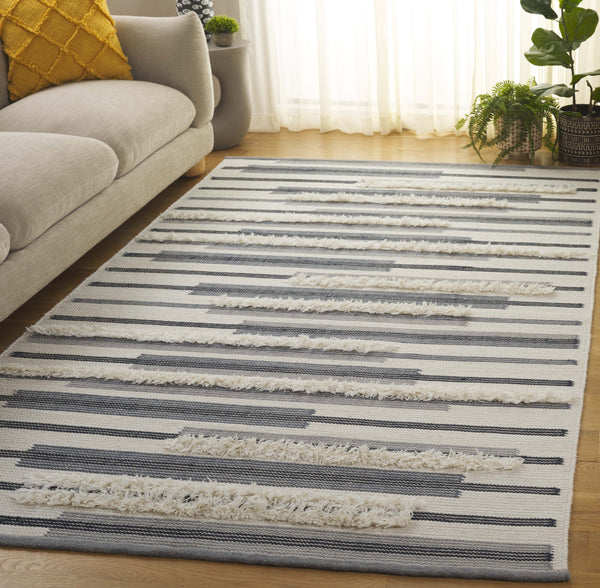 Safavieh Kenya Hand Woven Runner Rug - Elegant Geometric Design For Hallways, Entryways, And Living Spaces Grey ,Ivory 80% Wool,20% Cotton Kny279f-5