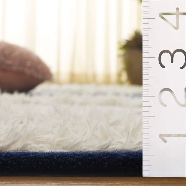 Safavieh Kenya Handwoven Runner Rug - Luxurious Geometric Design For Hallways & Modern Spaces, Crafted In India Blue ,Ivory 80% Wool,20% Cotton Kny280m-5