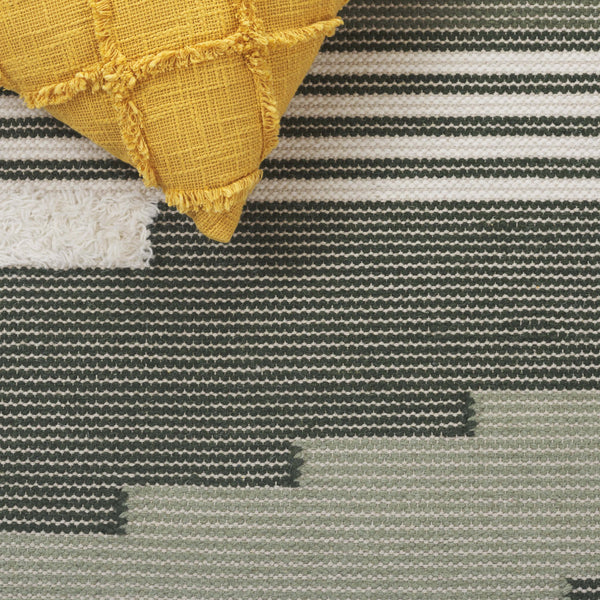 Safavieh Kenya Handwoven Runner Rug - Luxurious Geometric Design For Hallways & Modern Spaces, Crafted In India Sage ,Ivory 80% Wool,20% Cotton Kny280w-5