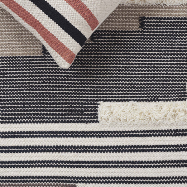 Safavieh Kenya Handwoven Runner Rug - Luxurious Geometric Design For Hallways & Modern Spaces, Crafted In India Black ,Ivory 80% Wool,20% Cotton Kny280z-5