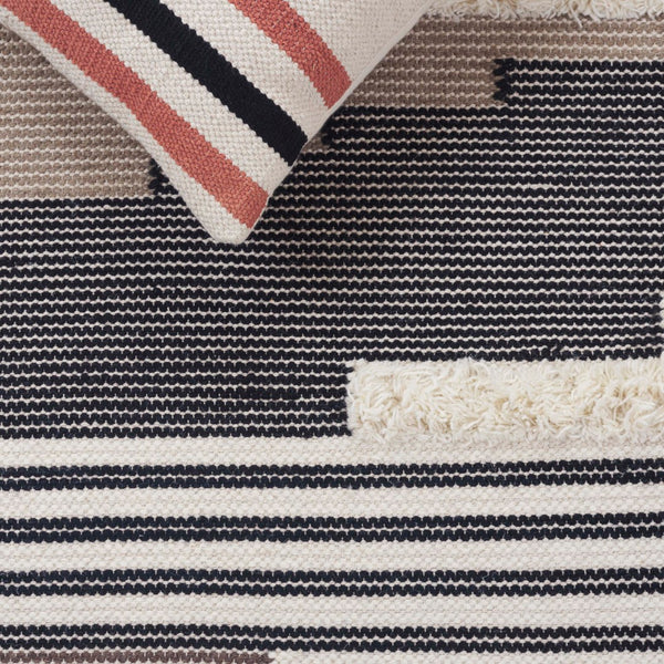 Safavieh Kenya Handwoven Area Rug – Artisan Crafted Luxury For Your Home With Timeless Geometric Elegance Black ,Ivory 80% Wool,20% Cotton Kny280z-6