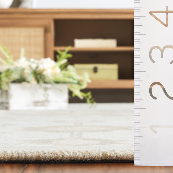 Safavieh Kenya Hand Tufted Runner Rug - Luxurious Texture, Timeless Design, Perfect For Hallways & Spaces Beige ,Ivory Polyester Pile Kny686b-5