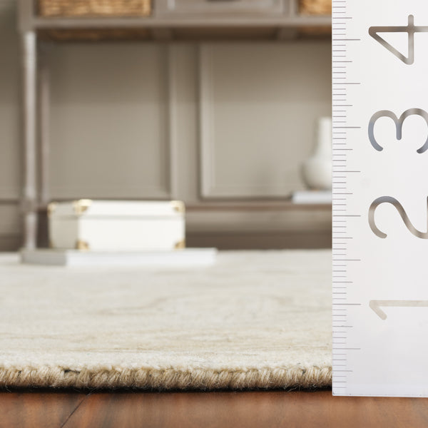 Safavieh Kenya Exquisite Hand-tufted Area Rug - Elegant Floral Design For Timeless Home Decor Sophistication Beige ,Ivory Polyester Pile Kny687b-4