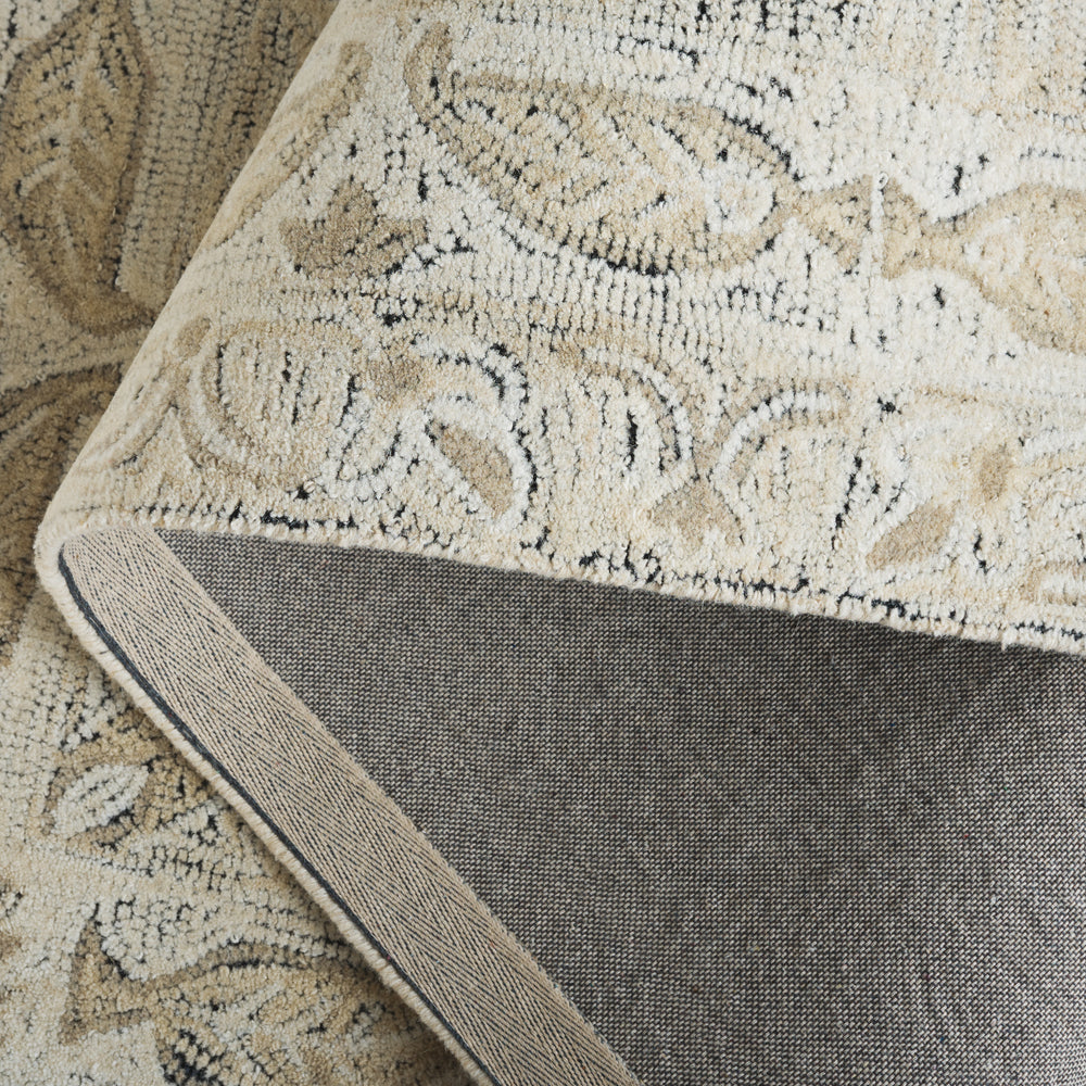 Safavieh Kenya Exquisite Hand-tufted Area Rug - Elegant Floral Design For Timeless Home Decor Sophistication Beige ,Ivory Polyester Pile Kny687b-4