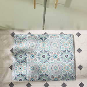 Safavieh Kitchen Floral Accent Mat In Grey Blue — Slip-Resistant Pvc Power-Loomed Rug, Soft Low-Profile Comfort And Durable Everyday Performance 1'-6" x 5'-0" KTM518F-165