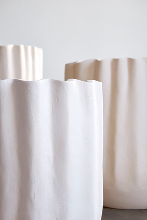 Phillips Collection Tulip Flower Planter - Elegant Stone And Resin Composite Design For Modern Outdoor Spaces White Resin Composite Ph115658